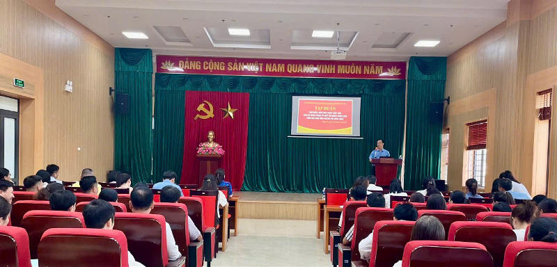 so-tu-phap-tinh-quang-tri-phoi-hop-voi-ngan-hang-nha-nuoc-chi-nhanh-khu-vuc-8-to-chuc-hoi-nghi-pho-bien-giao-duc-phap-luat-cho-can-bo-ngan-hang-va-quy-tin-dung-nhan-dan-tren-dia-ban-tinh